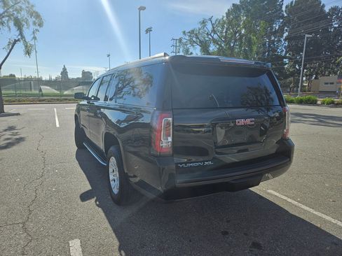 Used 2020 GMC Yukon XL SLT image 9