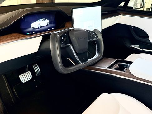 Used 2022 Tesla Model S Standard Range image 9