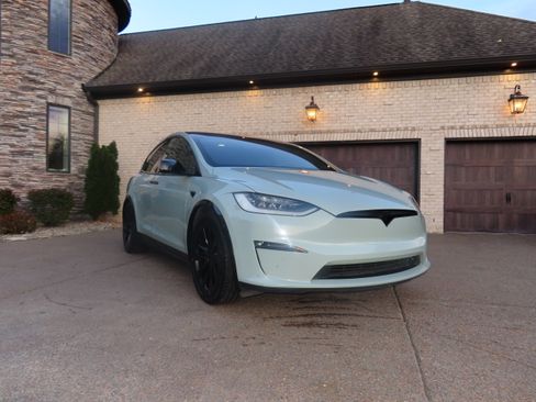 Used 2022 Tesla Model X image 1