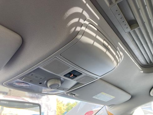 Used 2010 Volkswagen Jetta SEL image 9