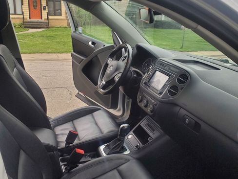 Used 2017 Volkswagen Tiguan SEL FWD image 8