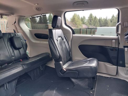 Used 2022 Chrysler Pacifica Touring-L image 18