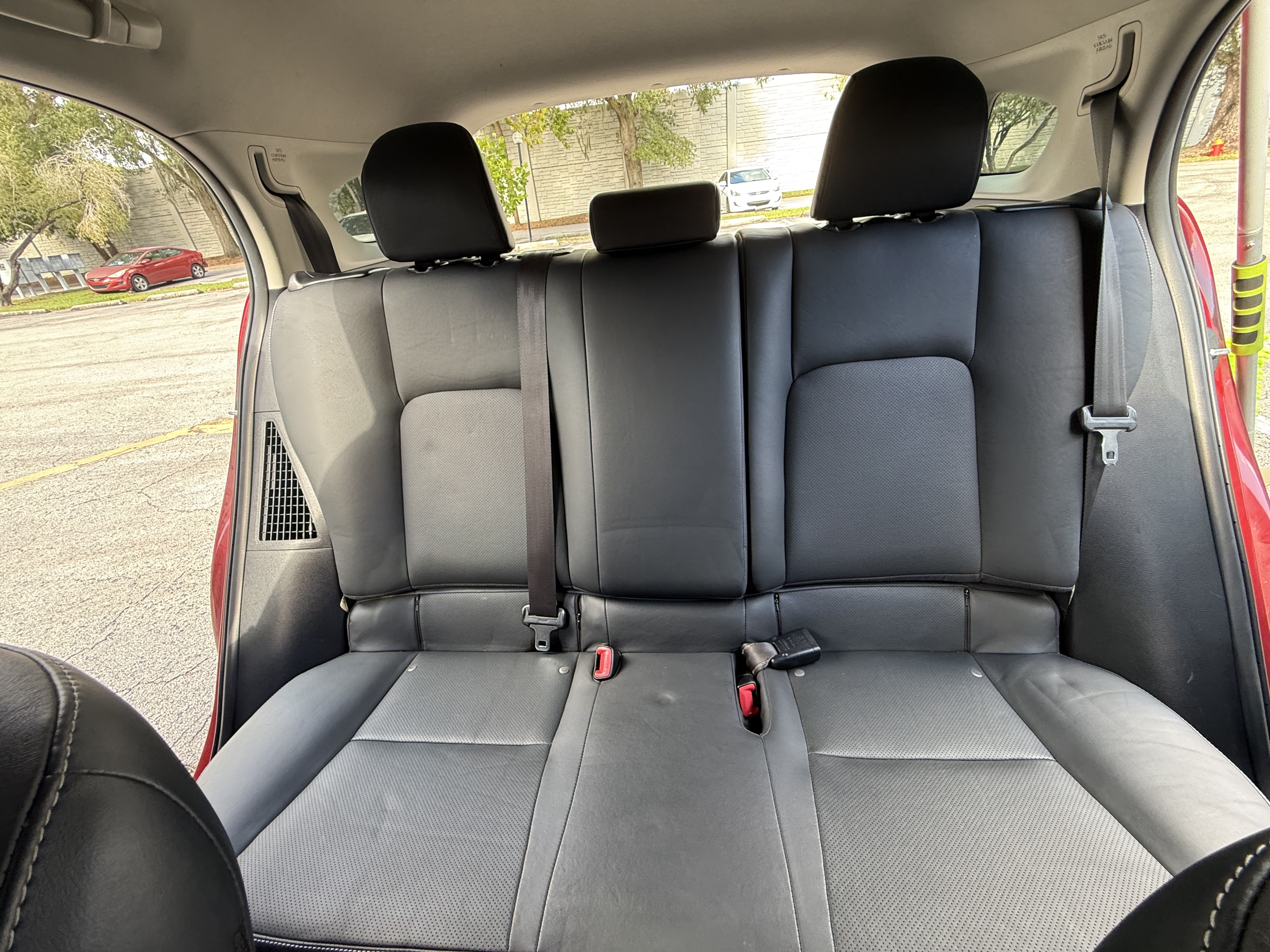 Used 2012 Lexus CT 200h Premium w/ Leather Pkg FWD image 9