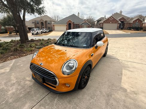 Used 2016 MINI Cooper 2-Door Hardtop image 5