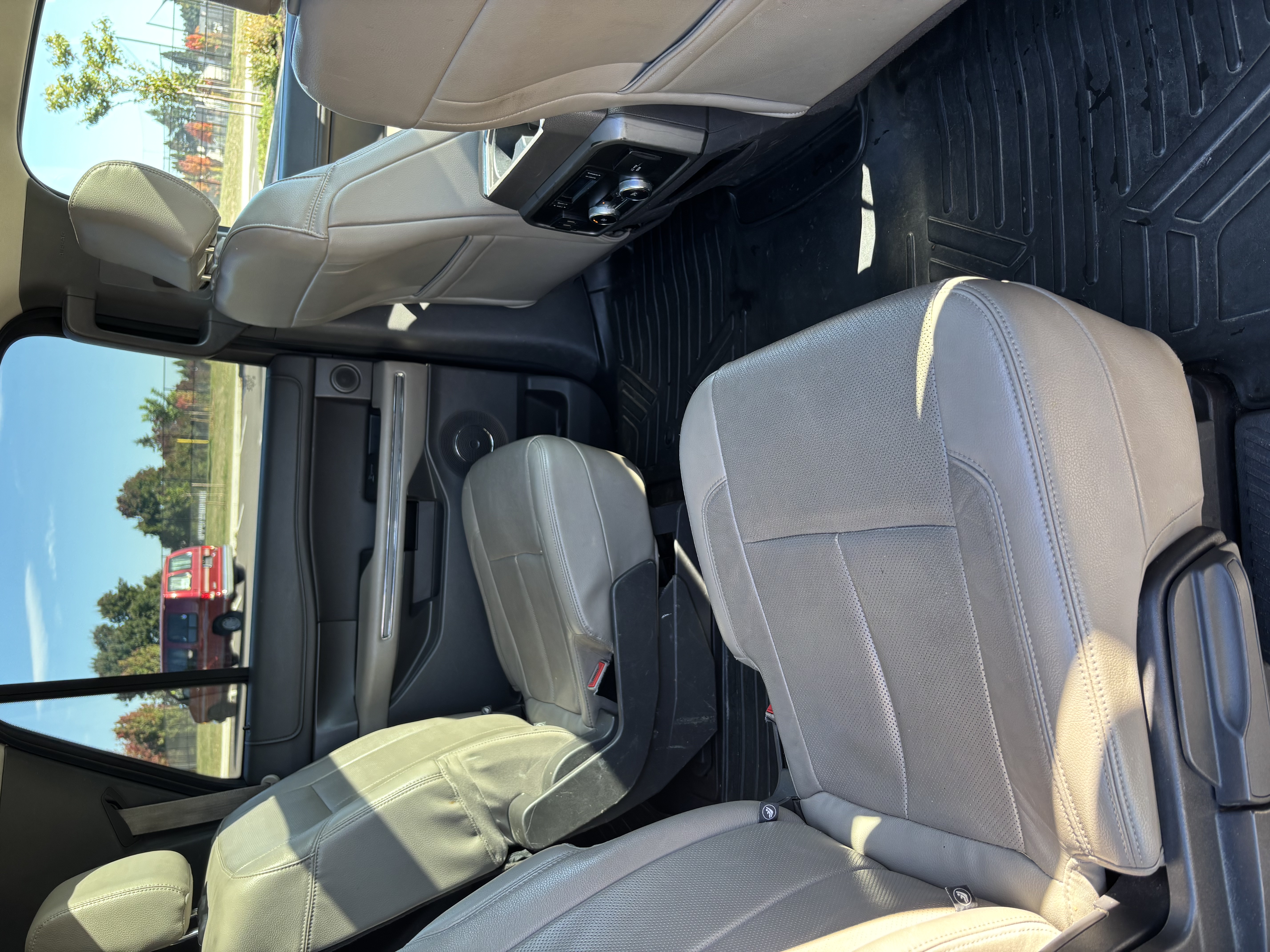 Used 2018 Ford Expedition Max XLT w/ Equipment Group 202A AWD/4WD image 18