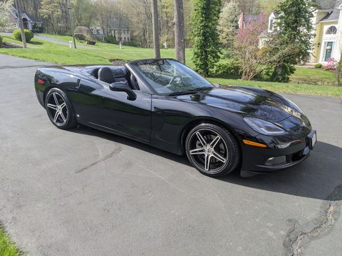 Used 2006 Chevrolet Corvette Convertible w/ Preferred Equipment Group image 1
