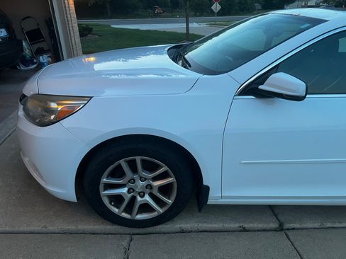 Used 2014 Chevrolet Malibu LT w/ Power Convenience Package FWD image 2