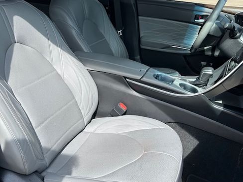 Used 2019 Toyota Avalon Limited w/ Advanced Safety Package image 11