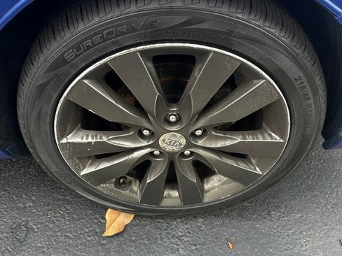 Used 2011 Kia Forte Koup SX FWD image 10