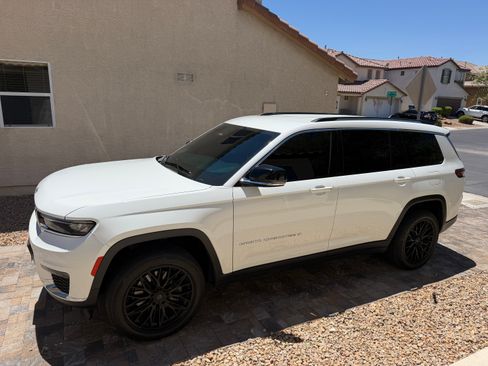 Used 2022 Jeep Grand Cherokee L Limited w/ Trailer Tow Group (B) AWD/4WD image 8