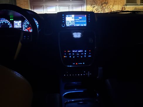 Used 2012 Chrysler Town & Country Limited w/ Luxury Group image 21