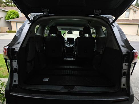 Used 2022 Toyota Sienna XLE image 6