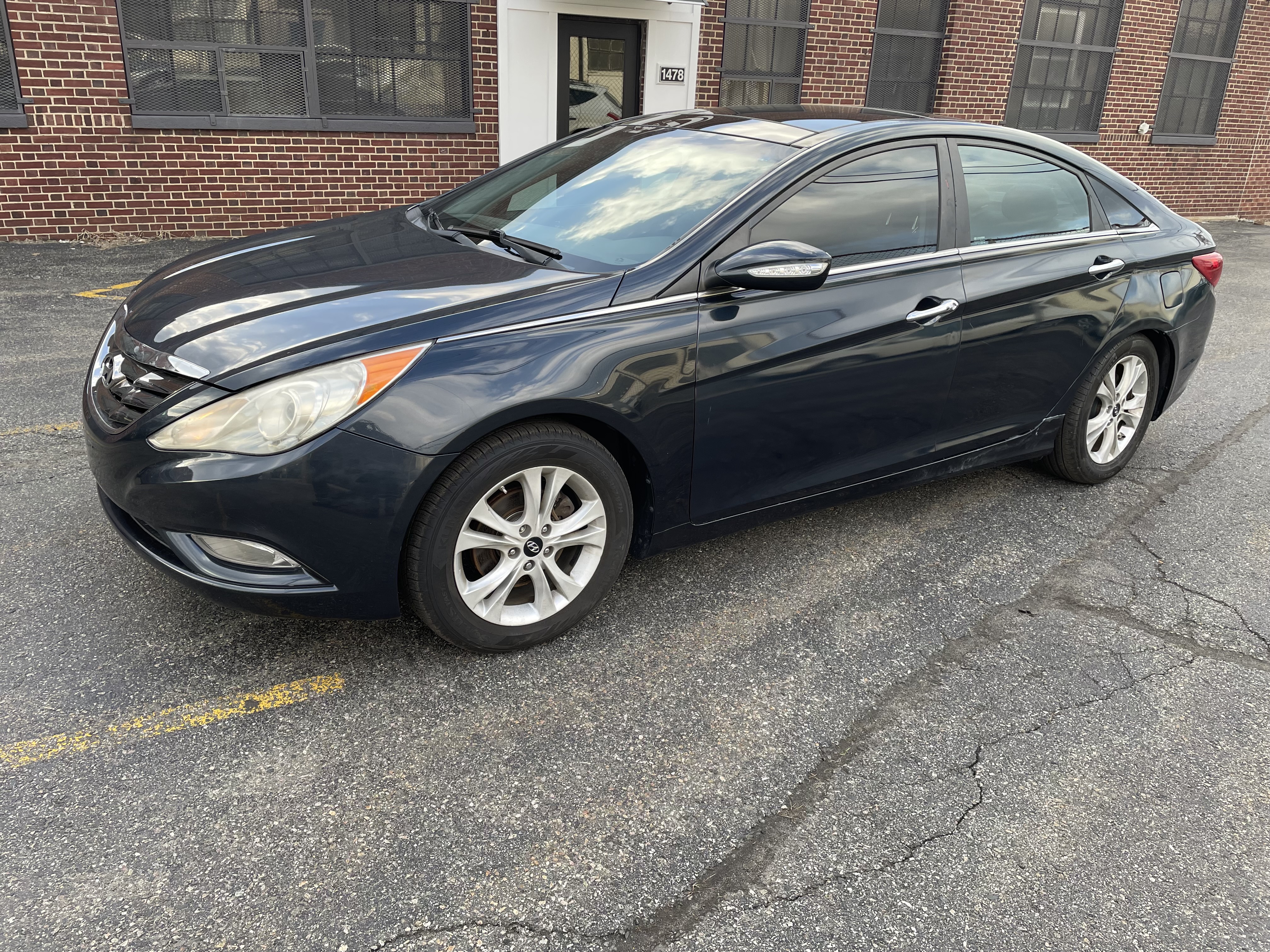 Used 2013 Hyundai Sonata Limited w/ Premium Pkg FWD image 4