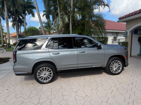 Used 2023 Cadillac Escalade Premium Luxury AWD/4WD image 2