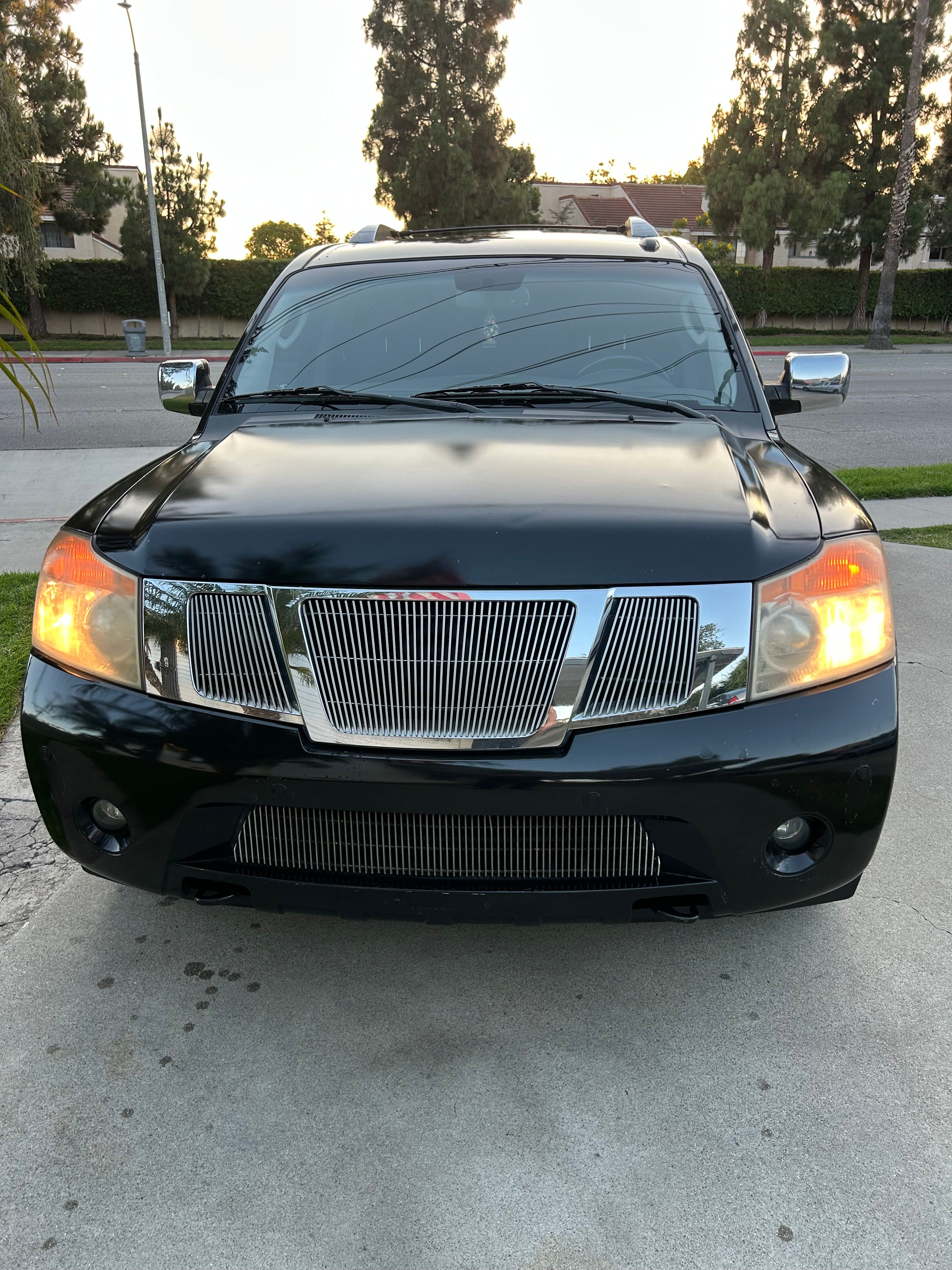 Used 2010 Nissan Armada Platinum w/ Captain Seat Pkg RWD image 5