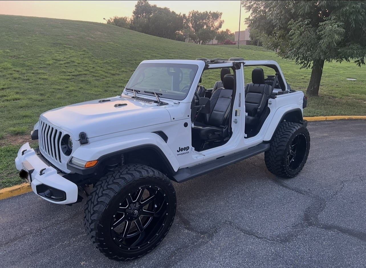 Used 2020 Jeep Wrangler Unlimited Sahara AWD/4WD image 2