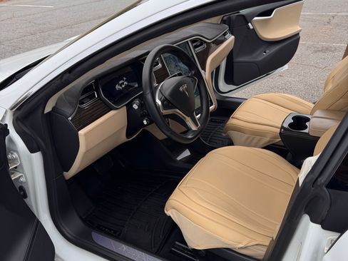 Used 2015 Tesla Model S 70 image 12