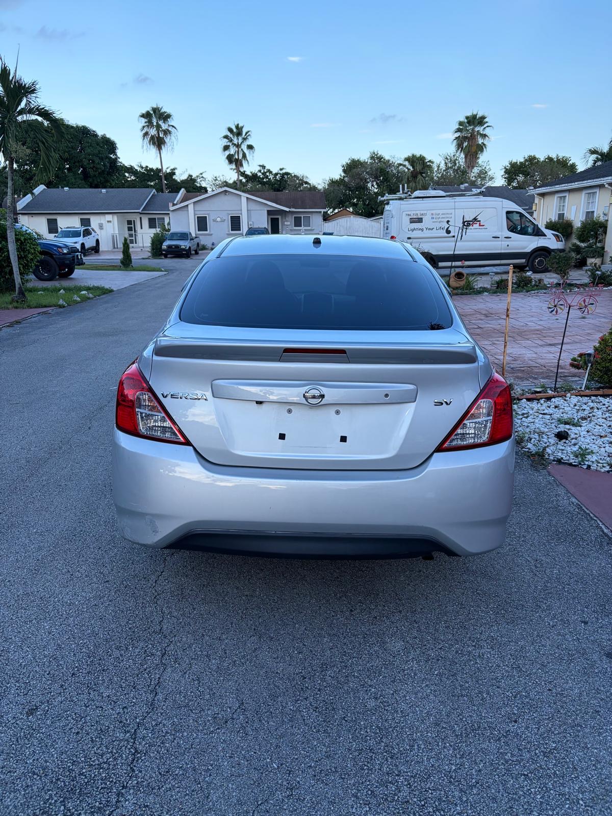 Used 2019 Nissan Versa SV FWD image 5