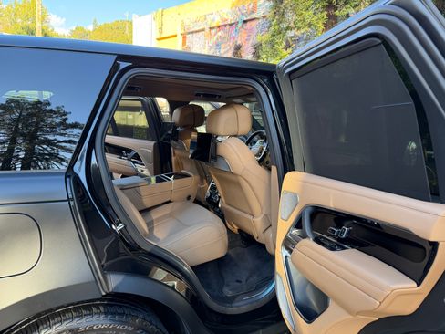 Used 2024 Land Rover Range Rover Autobiography image 17