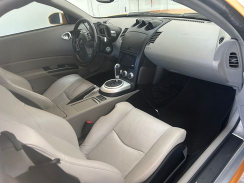 Used 2007 Nissan 350Z Touring RWD image 8