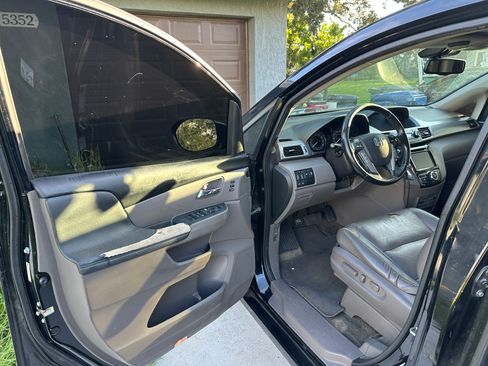 Used 2015 Honda Odyssey Touring image 14