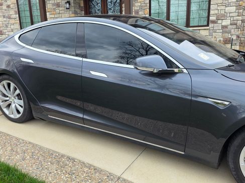 Used 2015 Tesla Model S 85D image 2