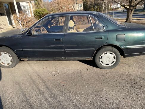 Used 1994 Toyota Camry LE image 9