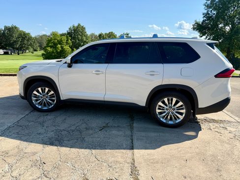 Used 2024 Toyota Grand Highlander AWD image 19