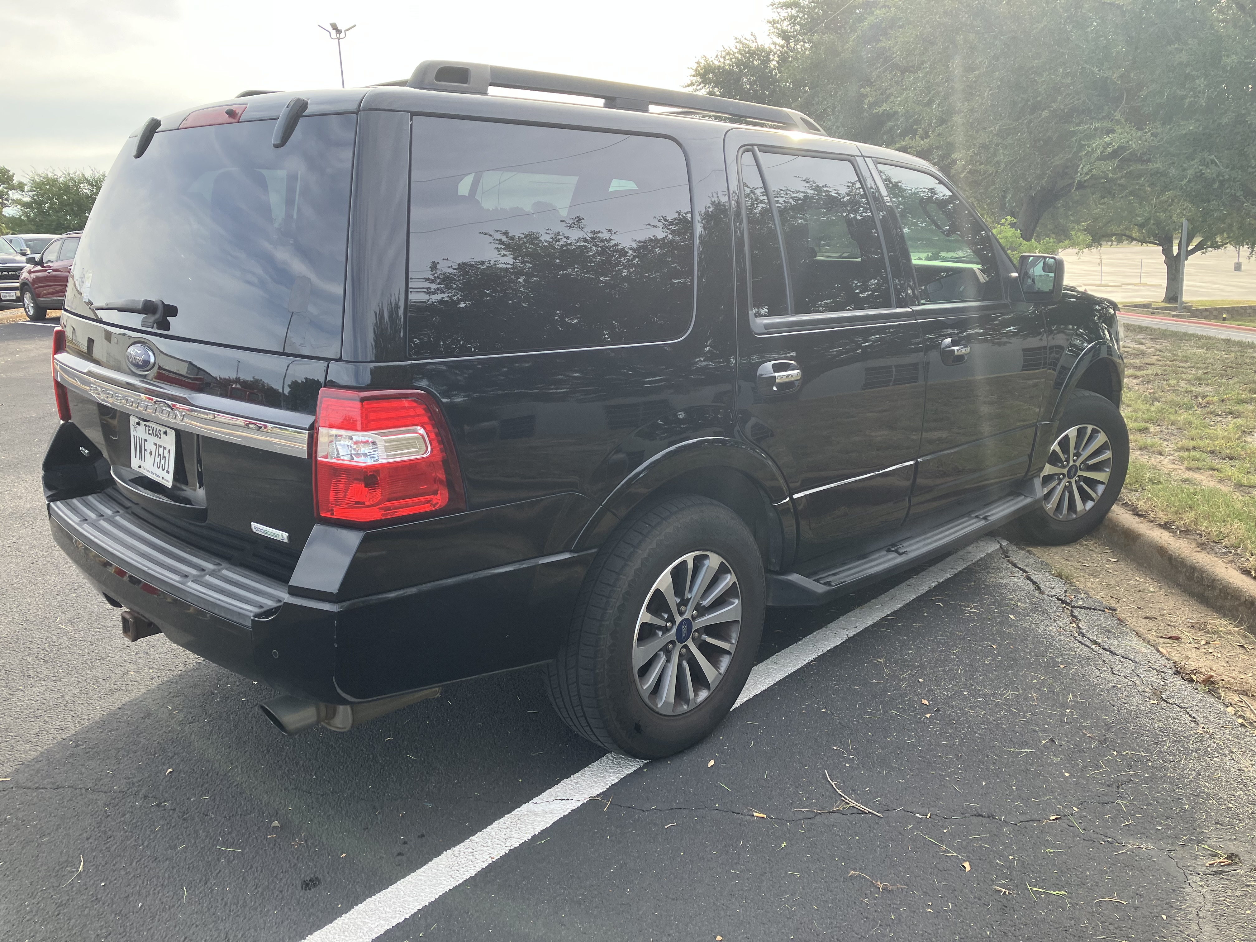 Used 2017 Ford Expedition XLT RWD image 5