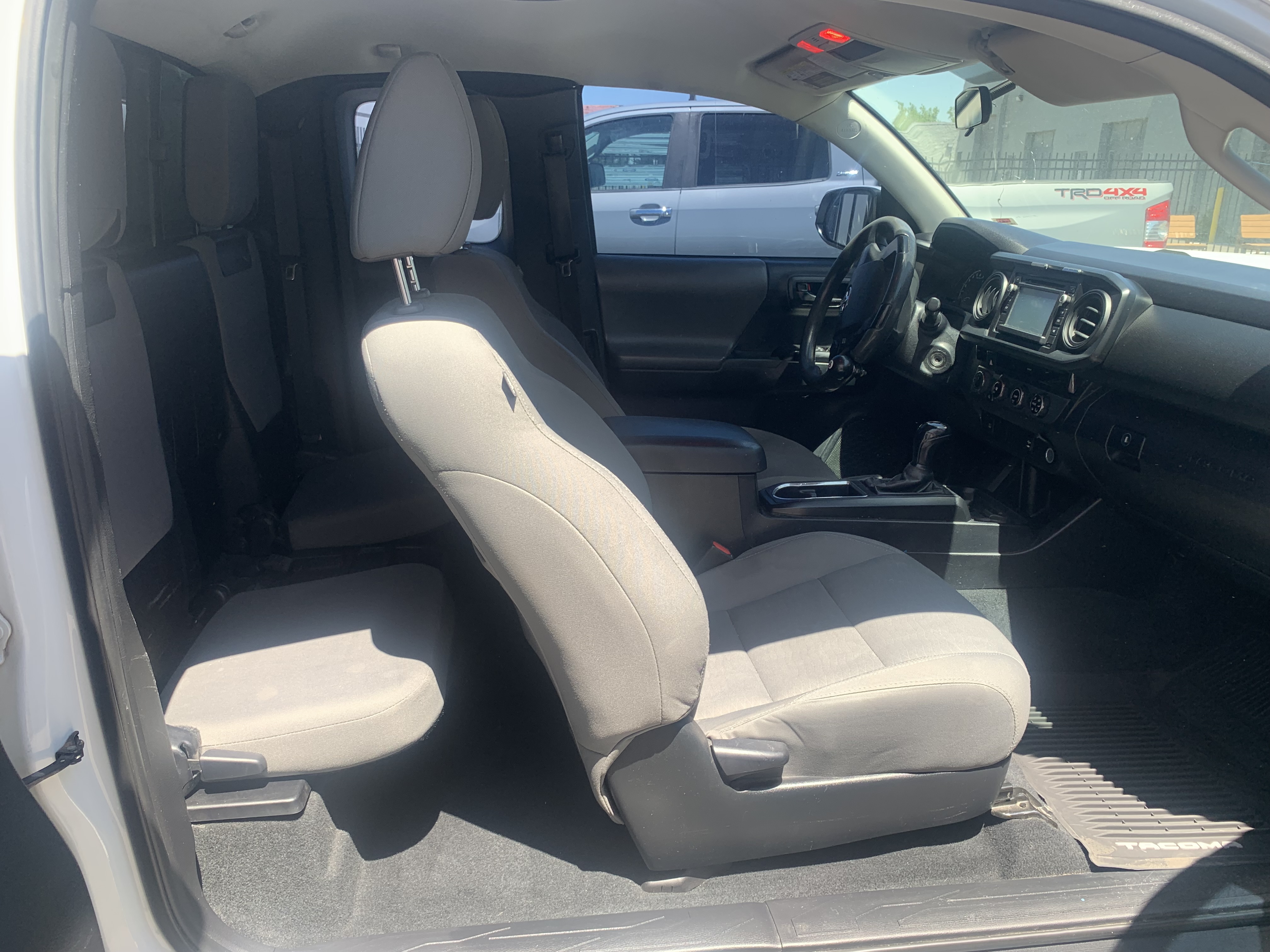 Used 2017 Toyota Tacoma SR w/ SR Convenience Package AWD/4WD image 1