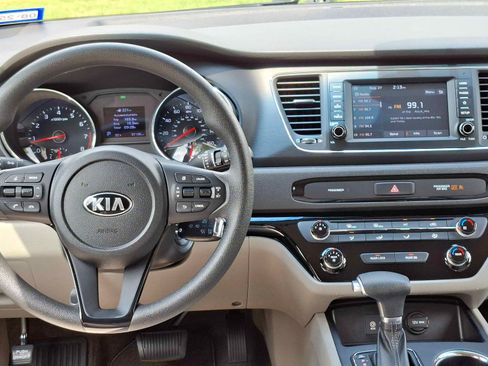 Used 2019 Kia Sedona LX image 13