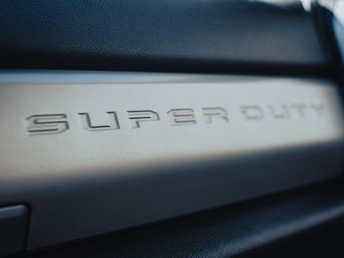 Used 2019 Ford F450 Lariat w/ Chrome Package image 5