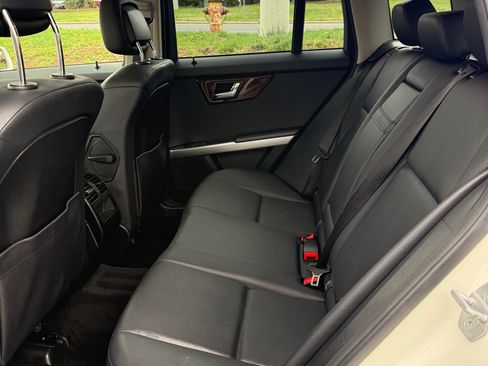 Used 2011 Mercedes-Benz GLK 350 4MATIC image 15