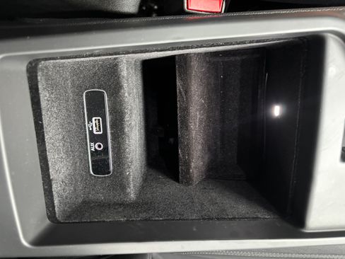 Used 2018 Alfa Romeo Stelvio AWD image 24