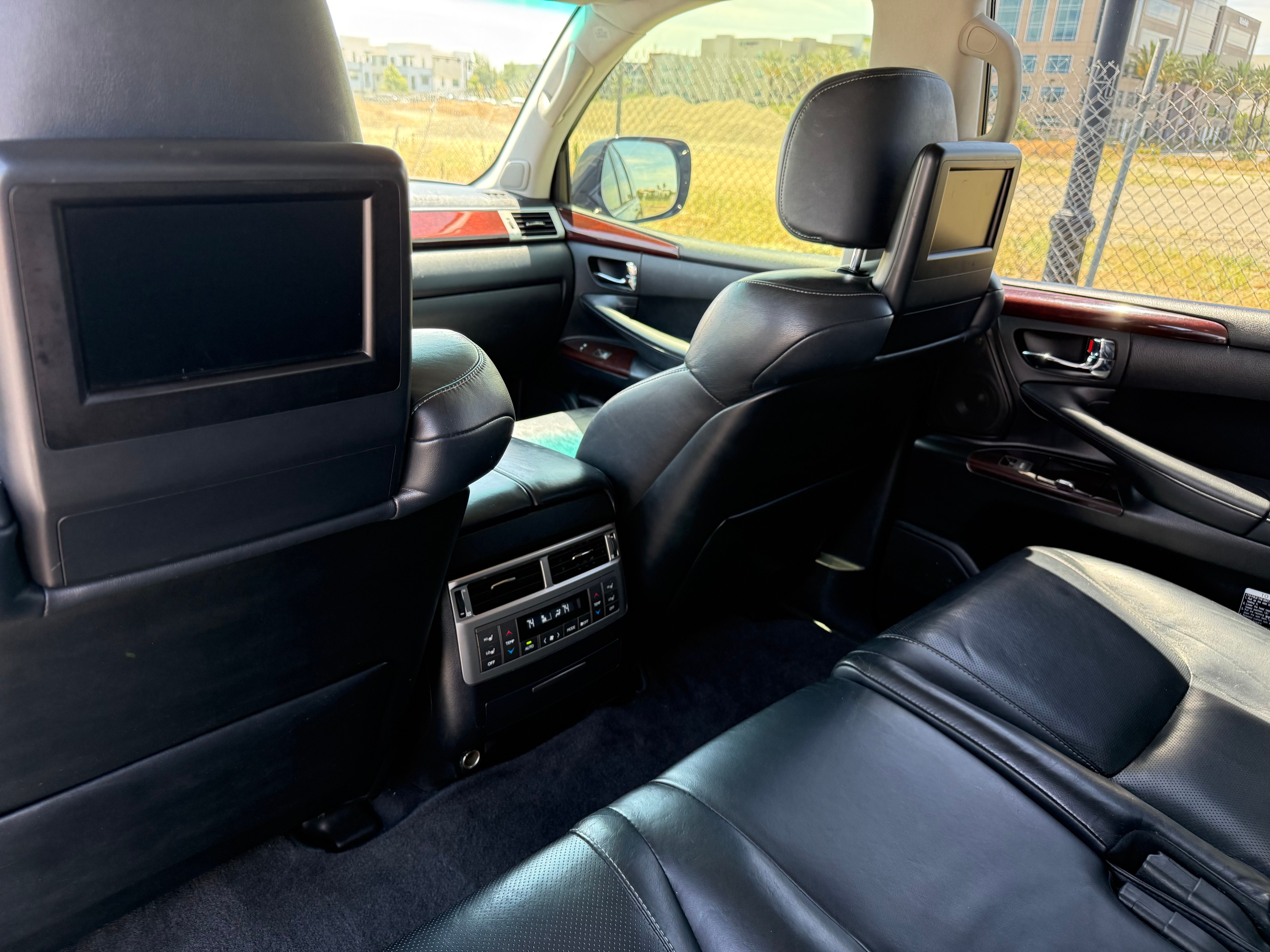 Used 2013 Lexus LX 570 4WD w/ Luxury Pkg image 26