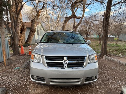 Used 2010 Dodge Grand Caravan SXT w/ Entertainment Group 2 image 4