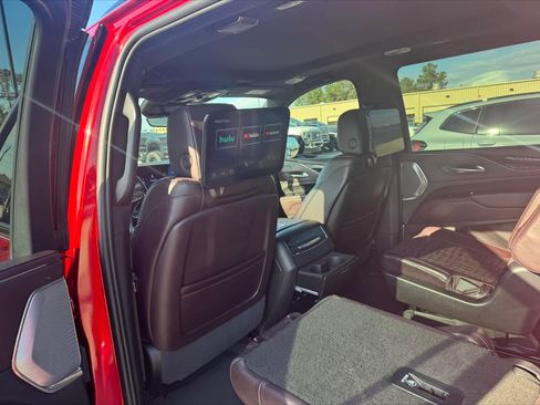 Used 2023 Cadillac Escalade ESV V AWD/4WD image 8