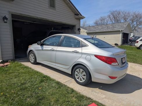 Used 2015 Hyundai Accent GLS FWD image 2