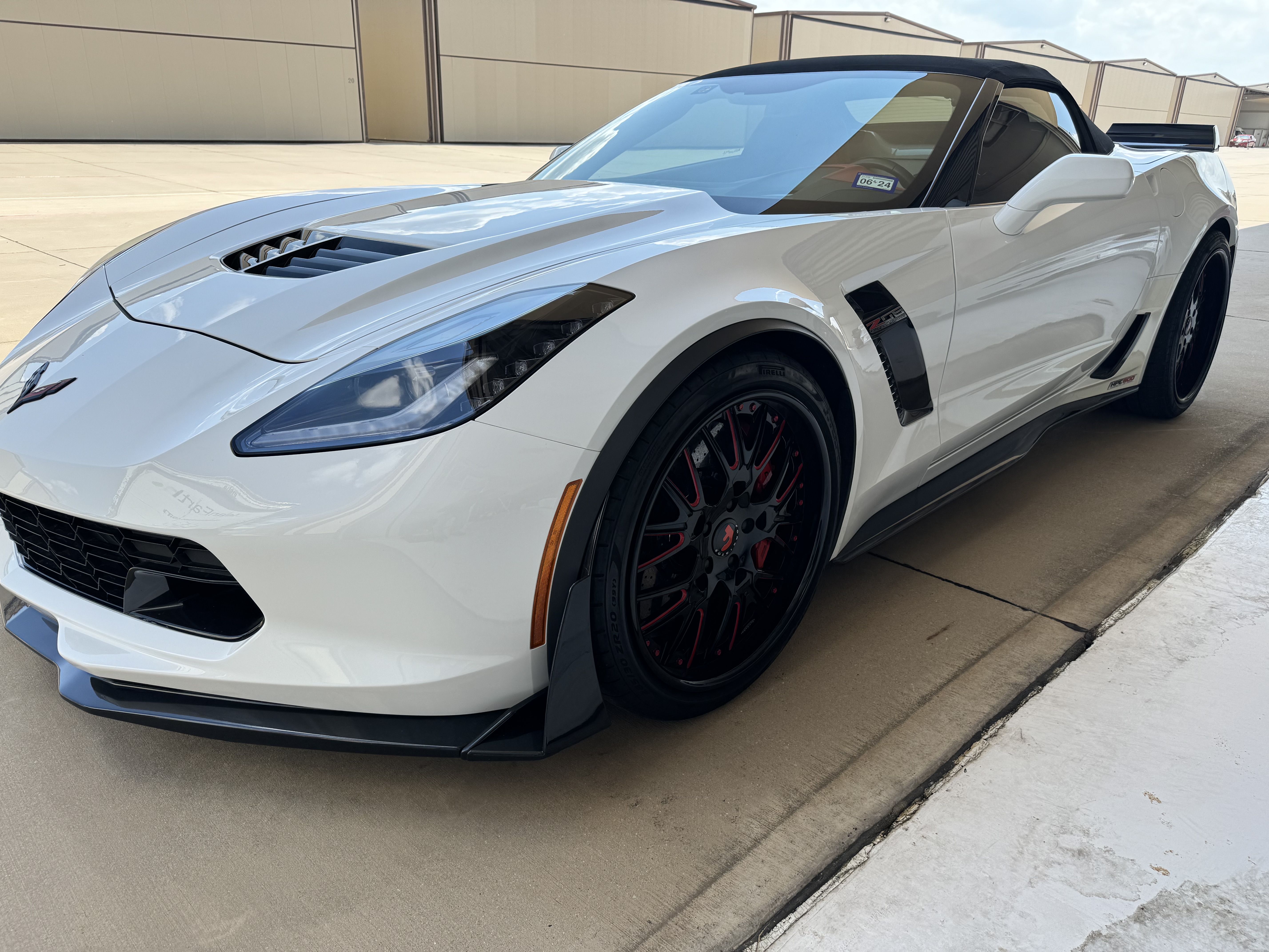 Used 2015 Chevrolet Corvette Z06 w/ 3LZ Preferred Equipment Group RWD image 9
