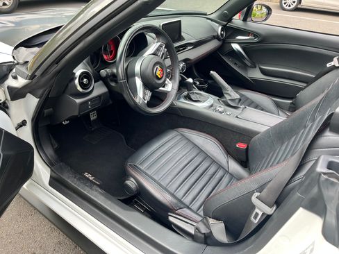 Used 2018 FIAT 124 Spider Abarth w/ Convenience Group RWD image 12