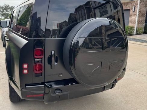 Used 2023 Land Rover Defender 130 X-Dynamic SE image 6