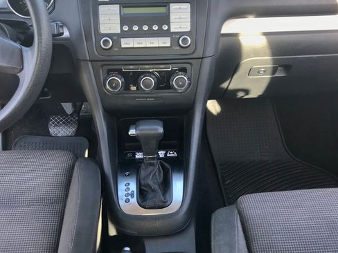 Used 2010 Volkswagen Golf 2-Door image 10
