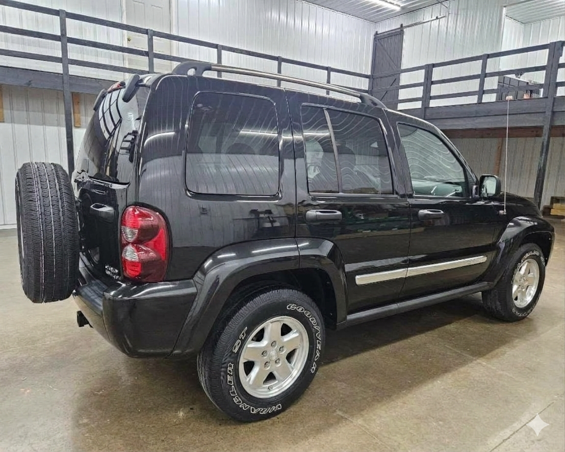 Used 2005 Jeep Liberty Limited AWD/4WD image 5