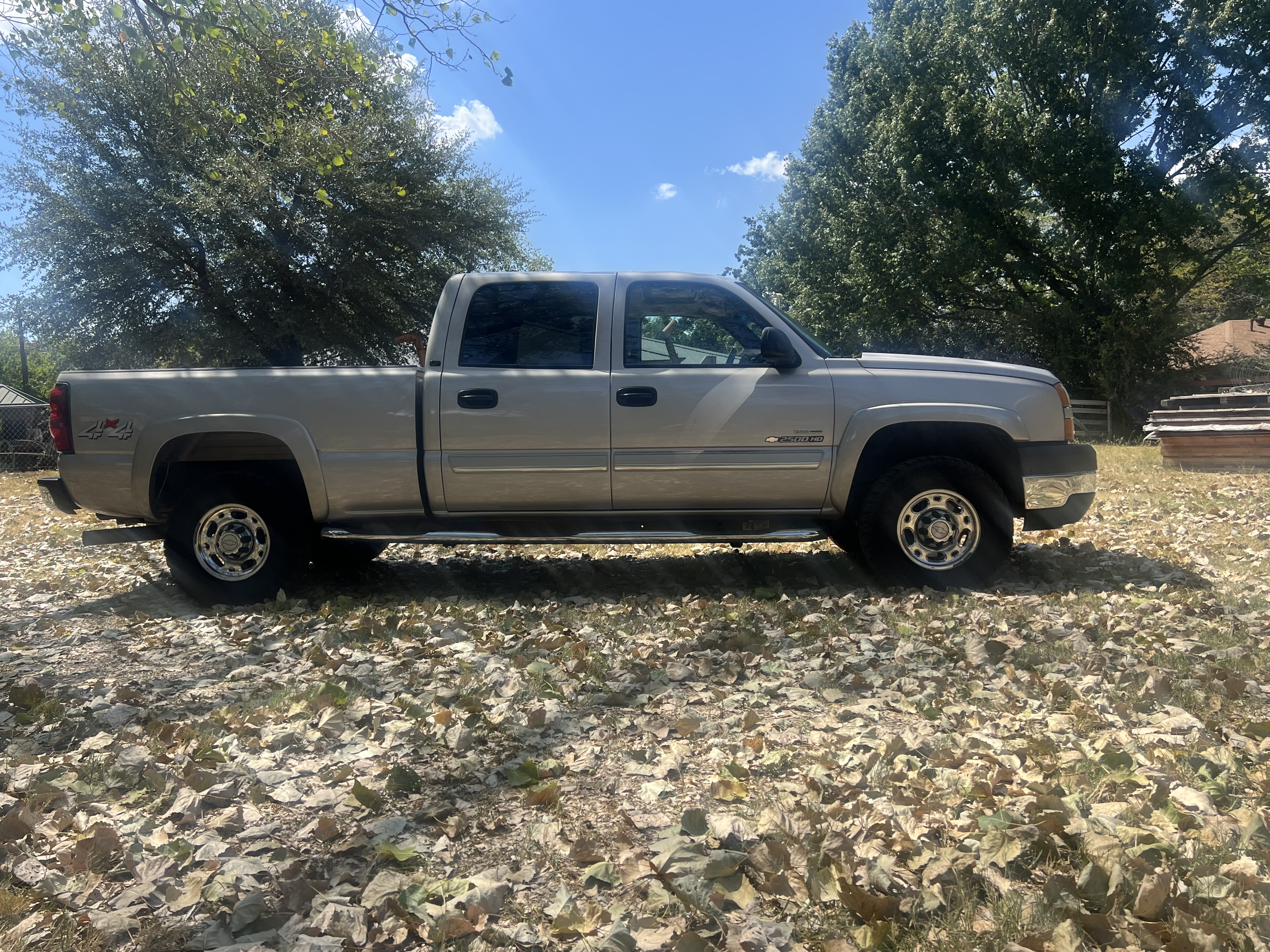 Used 2006 Chevrolet Silverado 2500 LT w/ Heavy-Duty Power Package AWD/4WD image 11