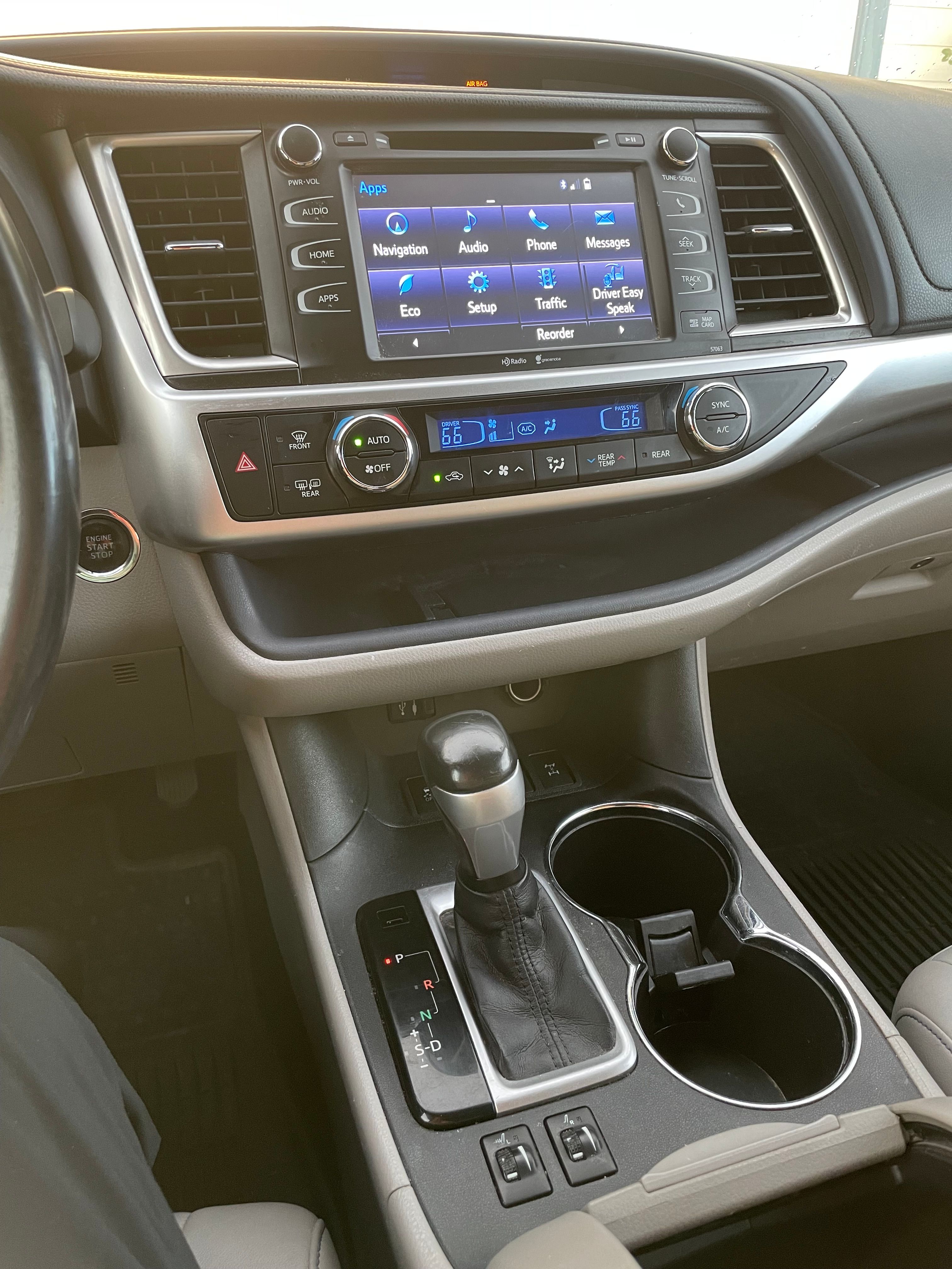 Used 2014 Toyota Highlander XLE AWD/4WD image 4