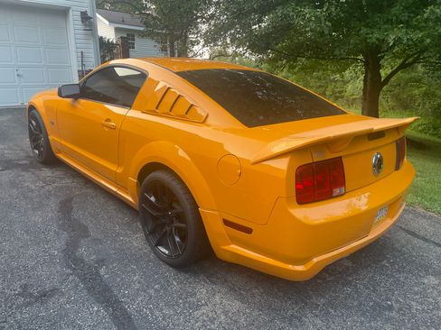 Used 2007 Ford Mustang GT Premium RWD image 5