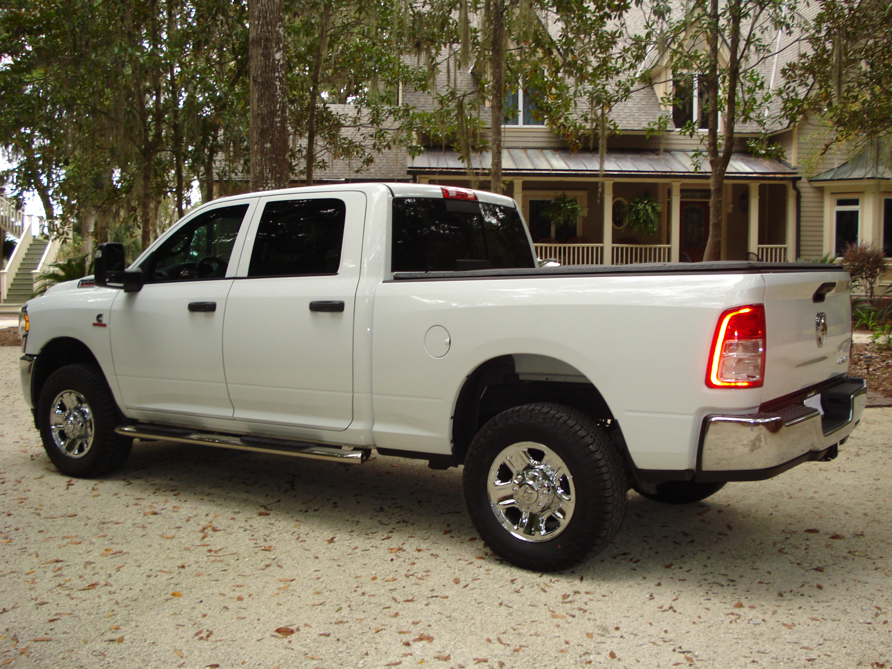 Used 2024 RAM 2500 Tradesman w/ Chrome Appearance Group AWD/4WD image 8