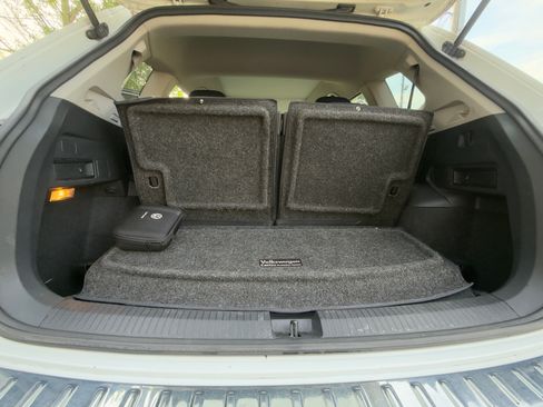 Used 2020 Volkswagen Tiguan SE w/ Panoramic Sunroof Package image 11