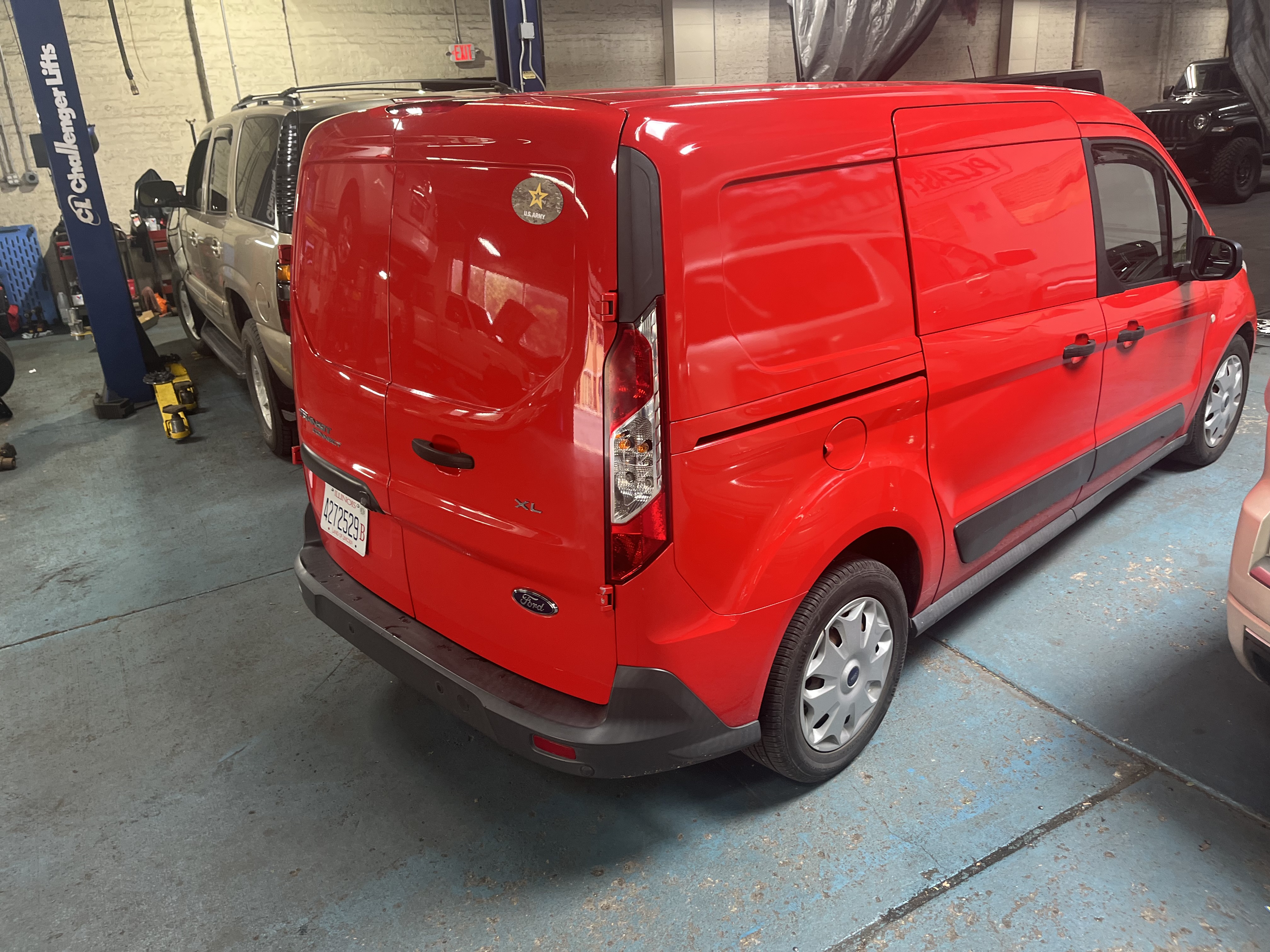 Used 2017 Ford Transit Connect XLT FWD image 9