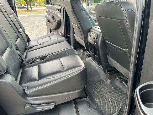 Used 2017 Chevrolet Suburban LT RWD image 28